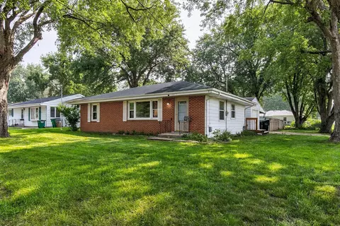1003 68th St, Windsor Heights, IA 50324