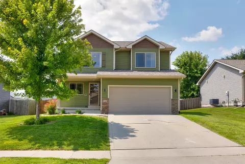 900 NW Sunset Ln, Grimes, IA 50111