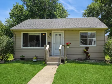 607 W 1st Ave, Indianola, IA 50125