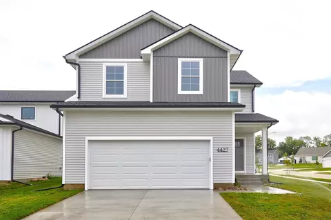 4427 Honey Bee Rdg, Des Moines, IA 50317