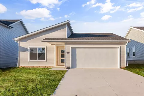 4310 Grover Woods Ln, Des Moines, IA 50317