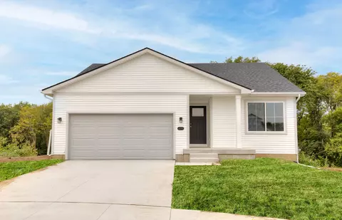 4270 Grover Woods Ln, Des Moines, IA 50317