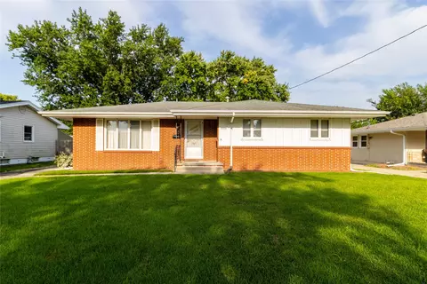 4024 65th St, Urbandale, IA 50322