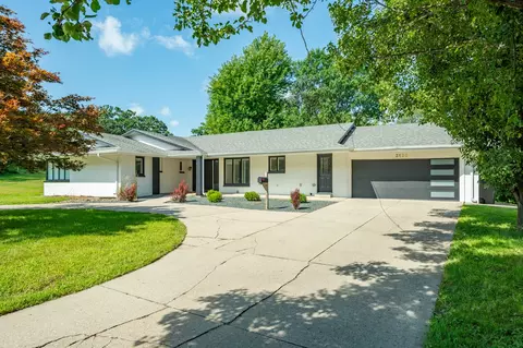 3120 Fleur Dr, Des Moines, IA 50321