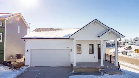 1706 Gordon Ct, Norwalk, IA 50211