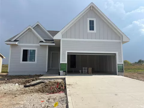 1826 Silver Maple Dr, Norwalk, IA 50211
