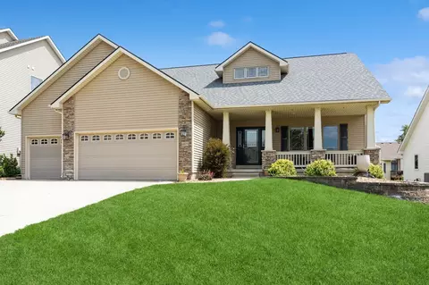 6805 Aubrey Ct, Johnston, IA 50131