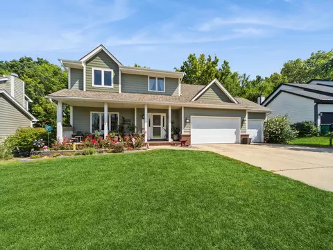 9121 Iltis Dr, Urbandale, IA 50322