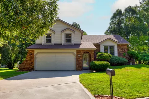 3805 Melanie Cir, Urbandale, IA 50322