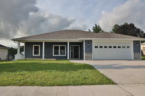 513 18th Ave E, Oskaloosa, IA 52577