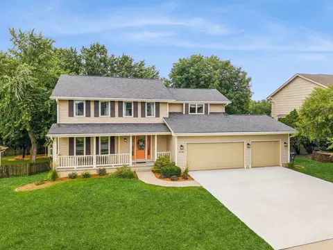 8006 Dellwood Dr, Urbandale, IA 50322