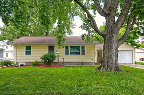 211 E 7th St, Ames, IA 50010