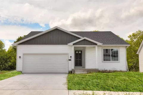 4404 Honey Bee Rdg, Des Moines, IA 50317