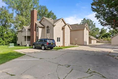 401 SE Lowell Dr #2, Ankeny, IA 50021