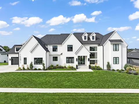 16671 Winston Dr, Clive, IA 50325