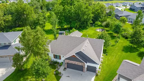2165 SE Oxford Dr, Waukee, IA 50263