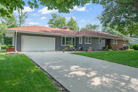 1104 S 14th Ave W, Newton, IA 50208
