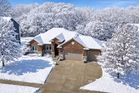 2215 NW Gabus Dr, Grimes, IA 50111
