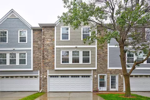 305 NE Sandalwood St, Waukee, IA 50263