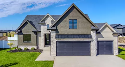 820 NW Prairie Rose Ln, Waukee, IA 50263