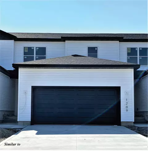 1336 E 28th St, Norwalk, IA 50211