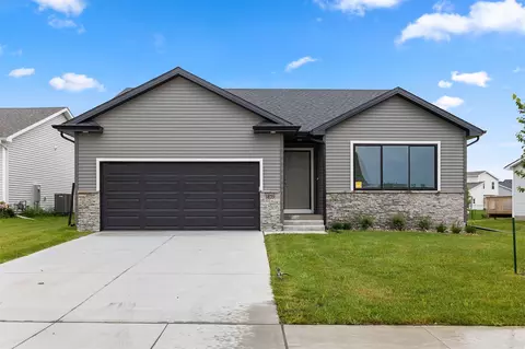 1835 Tuscany Dr SE, Altoona, IA 50009