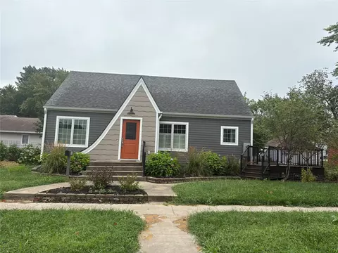 508 W 2nd St, Pella, IA 50219