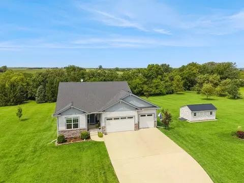 1713 Merriam Ct, Winterset, IA 50273