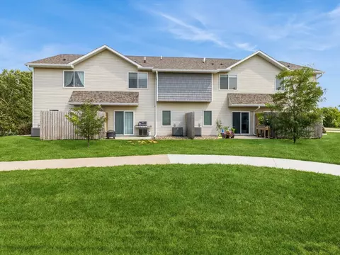905 Summerset Pl, Indianola, IA 50125