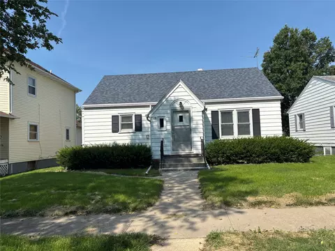 1619 4th St, Perry, IA 50220