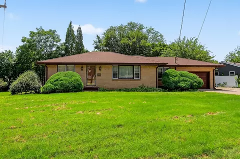 7204 Douglas Ave, Urbandale, IA 50322