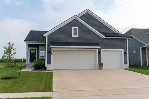 3024 Bluebell Ln, Pella, IA 50219