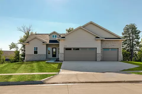 814 E Bridge Rd, Polk City, IA 50226