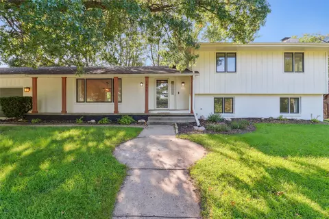 1805 Country Club Rd, Indianola, IA 50125