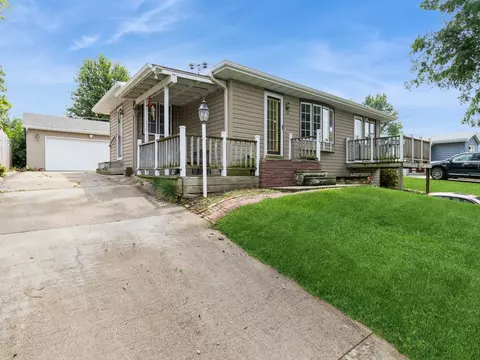 606 W 16th St N, Newton, IA 50208