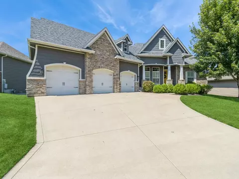 1601 Fairway Dr, Indianola, IA 50125