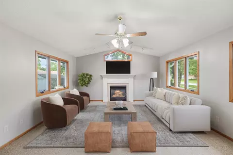 95 Gray Ave, Waukee, IA 50263