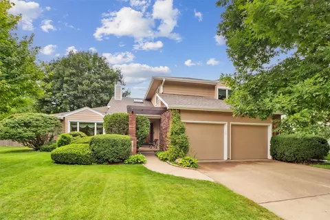 1204 56th St, West Des Moines, IA 50266