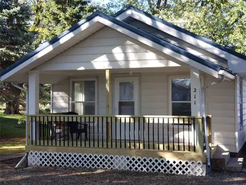 211 NW 2nd St, Melcher Dallas, IA 50163