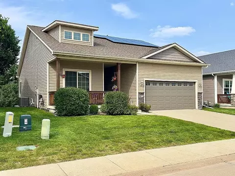 9023 Linden Dr, West Des Moines, IA 50266