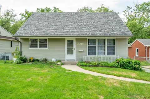 3016 30th St, Des Moines, IA 50310