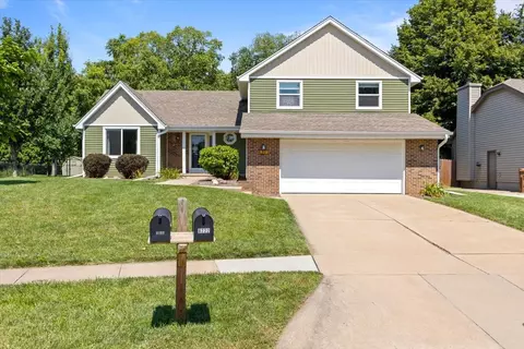 8223 Sharon Dr, Urbandale, IA 50322