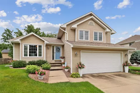 15158 Hawthorn Dr, Clive, IA 50325