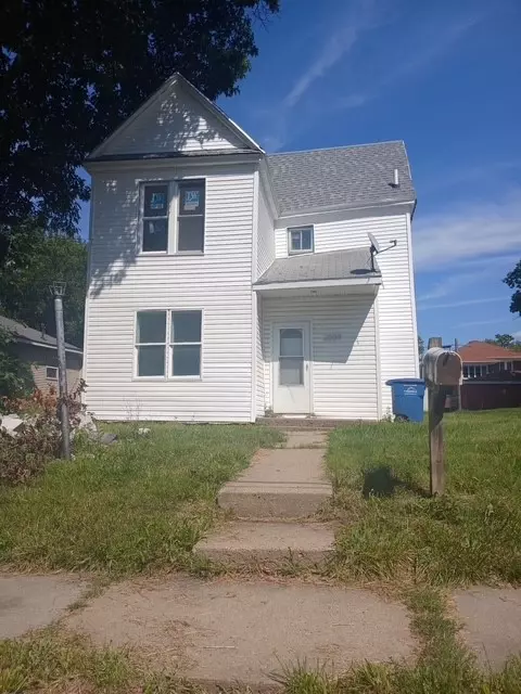 2009 10th St, Des Moines, IA 50314
