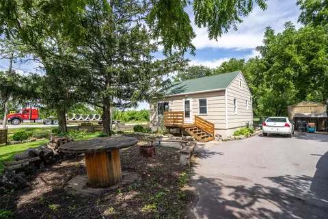 3650 NE 54th Pl, Des Moines, IA 50317