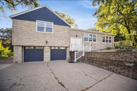 731 56th St, Des Moines, IA 50312