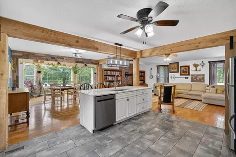 17863 510th St, Chariton, IA 50049