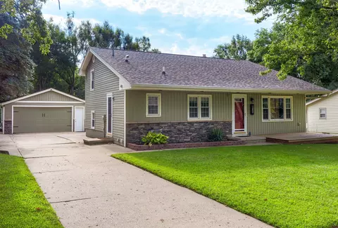 830 Linden Dr, Norwalk, IA 50211