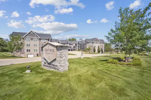 9001 Windsor Pkwy #302, Johnston, IA 50131