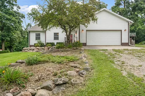 5240 N 67th Ave W, Newton, IA 50208